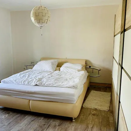 Familiendomizil Mit Viel Charme Und Platz דירה וילאך
