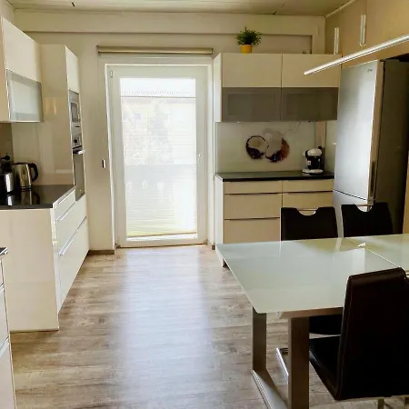 Familiendomizil Mit Viel Charme Und Platz דירה וילאך